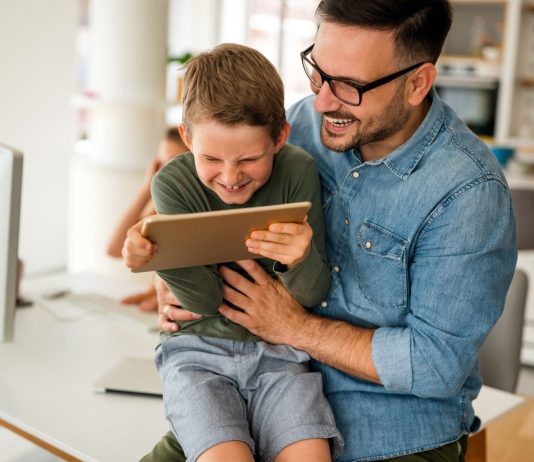 Böser Medienkonsum? Nicht unbedingt, wenn ihr die richtigen Kinder-Apps wählt.