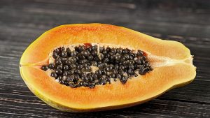 So sieht das Innere einer reifen Papaya aus.