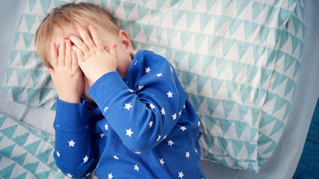 2-Jähriger weint jede Nacht vor Angst – der Grund ist verstörend