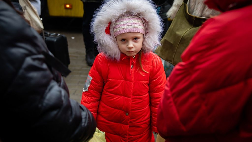 Ukrainische Kinder ohne Begleitung auf der Flucht: So könnt ihr helfen