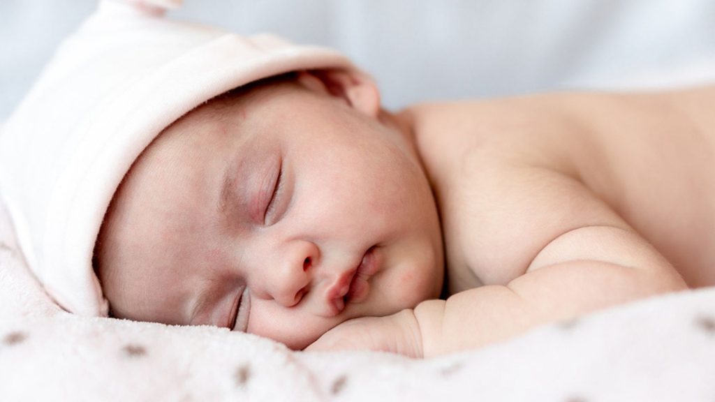 Moderne Mädchennamen: 25 coole Vornamen für dein Baby 💖
