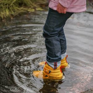 Perfekt für's Pfützenspringen: Die wasserdichten Schuhe von Reima.