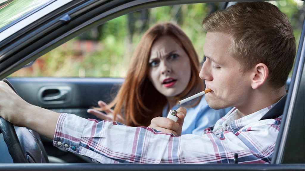 Das Rauchverbot im Auto kommt – wenn Kinder & Schwangere mitfahren