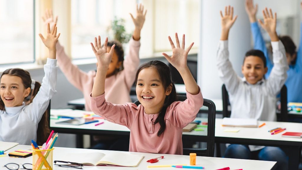 Zähne weißer, Narben weg: Schulfotograf retuschiert Kinder-Bilder