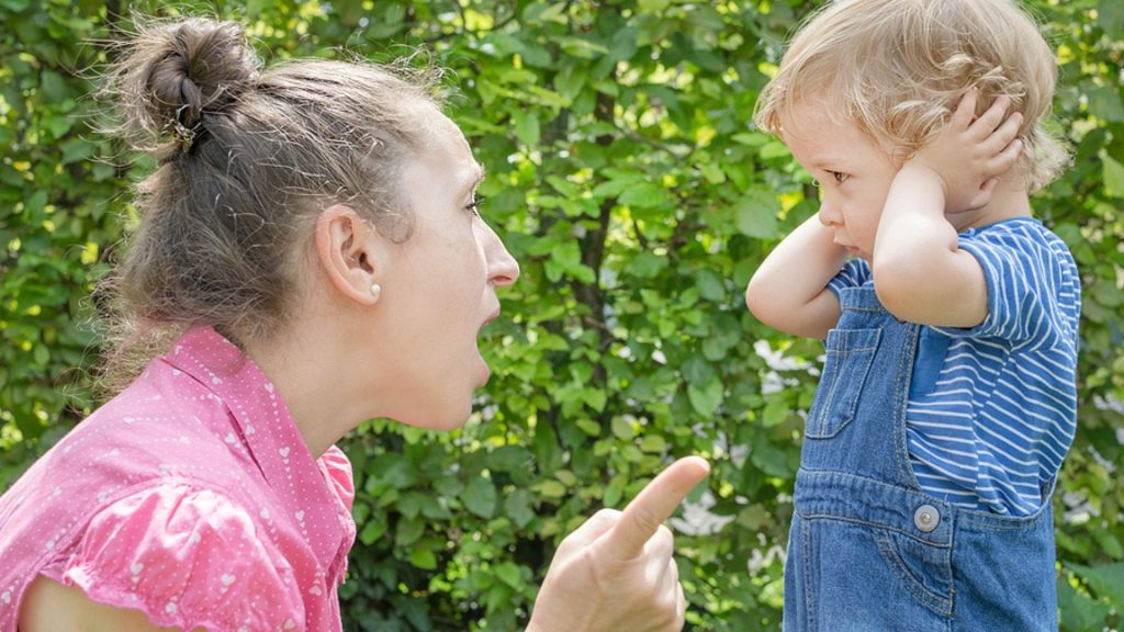 Leere Drohungen: 9 Eltern-Sätze, die langfristig eurer Bindung schaden
