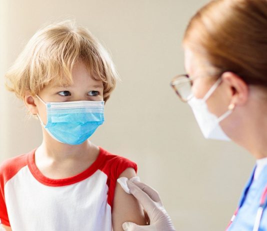 Die Stiko empfiehlt eine Schutzimpfung gegen Corona nun auch für gesunde Kinder.