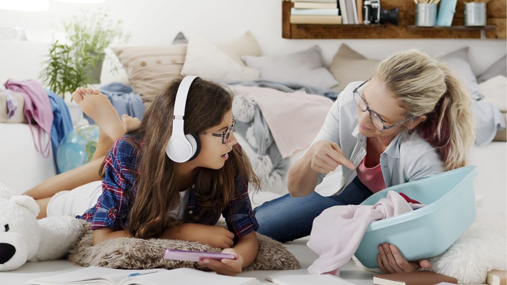 Leben mit Teenagern: Ihr glaubt, ihr redet gegen eine Wand? Ist auch so!