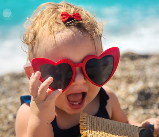 So viel sei schon mal verraten: Ein Baby ist mit dieser Sonnenbrille nicht gut bedient.