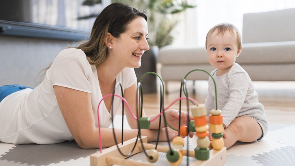 Vertrauenswürdige Babysitter finden: Das können Eltern beachten