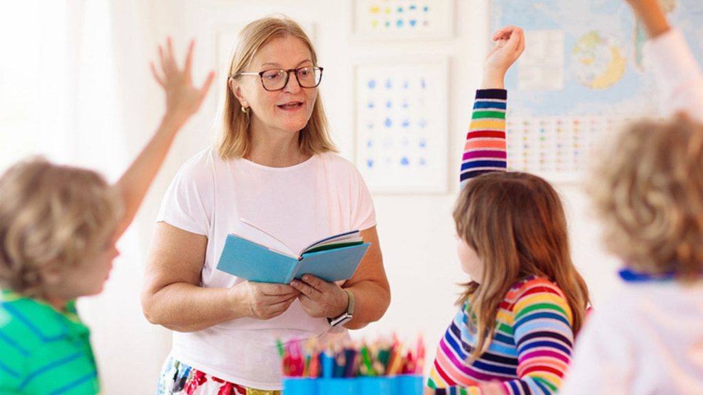 Erzieherinnen misshandeln Kinder – entsetzte Eltern gucken live zu