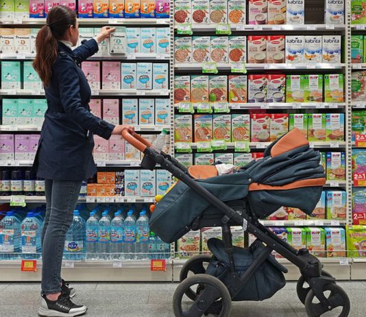 Mit dem Baby im Supermarkt – für viele Mamas eine ganz normale Situation.