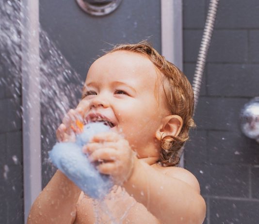 Ob dieses Gesicht auch mit eiskaltem Wasser noch so fröhlich wäre?