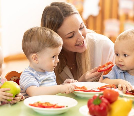 Ihre Erzieherin ist für Kinder eine wichtige Bezugsperson.