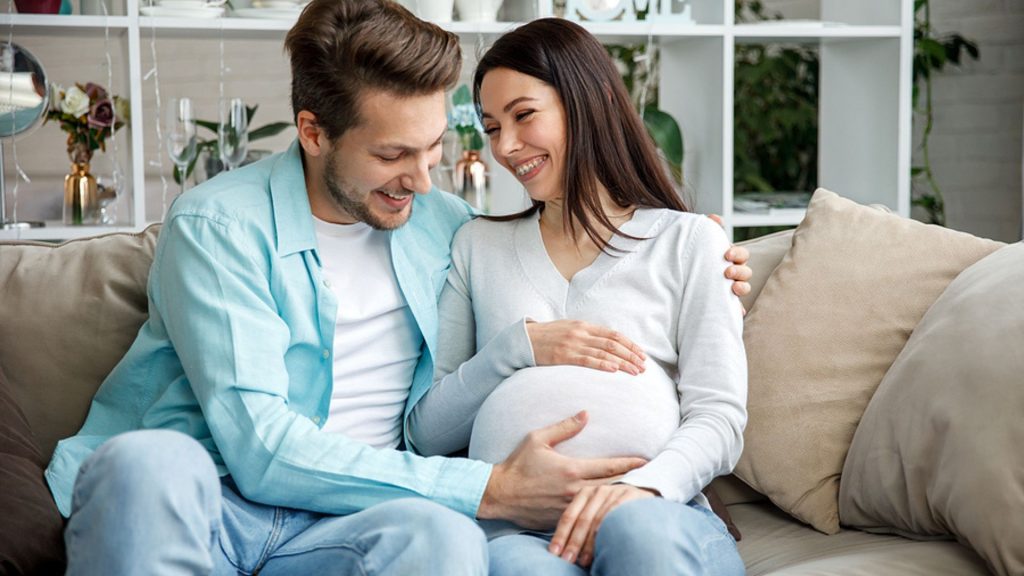 Der beste Zeitpunkt für Paare, ein Baby zu bekommen – laut Studie