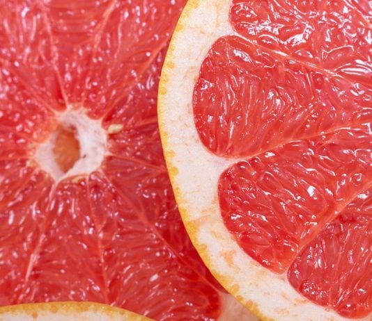 Gut für Mama und Baby: Grapefruit in der Schwangerschaft füllt die Vitamin-C-Speicher auf.