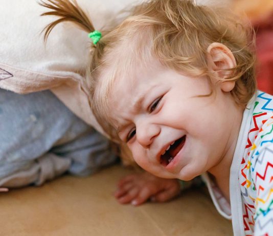 Beim Mittagsschlaf sollen die Kinder auf die Matratzen gedrückt worden sein.