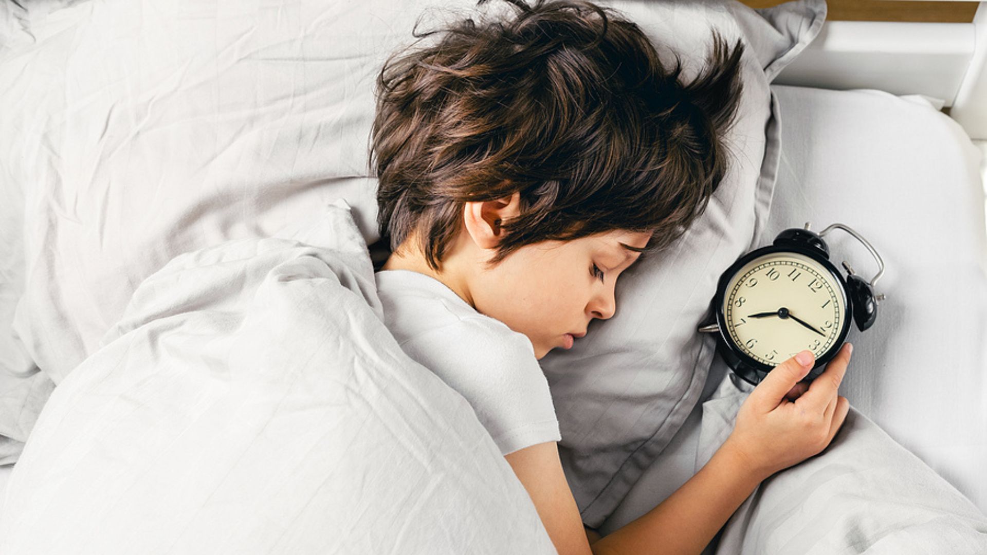 Сон найти своих детей. Будильники выключайтесь. Overslept.