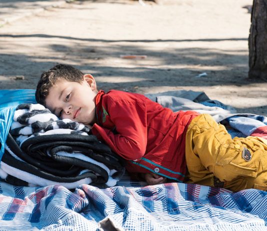 Allein und schutzlos – so geht es vielen Kindern und Jugendlichen auf der Flucht. Das macht sie zu leichten Opfern.