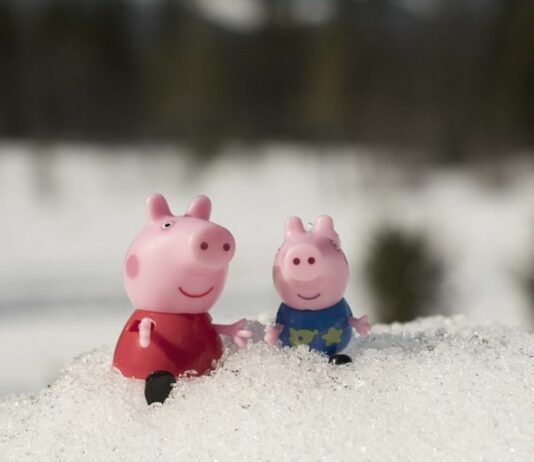 Peppa Pigs Freundin Penny hat 2 Mamas.