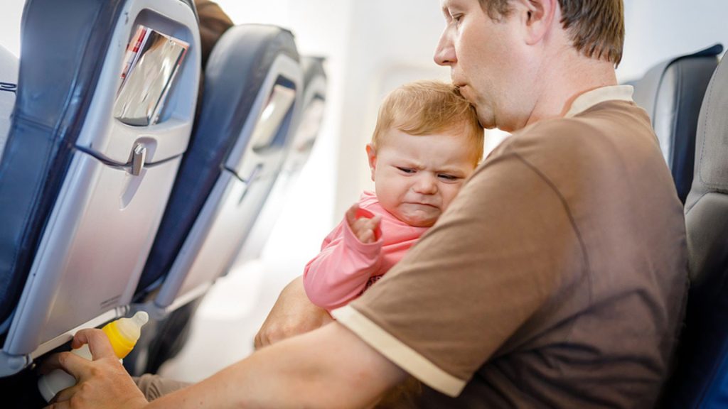 Genervte Passagiere fordern: „Es sollte kinderfreie Flüge geben!”