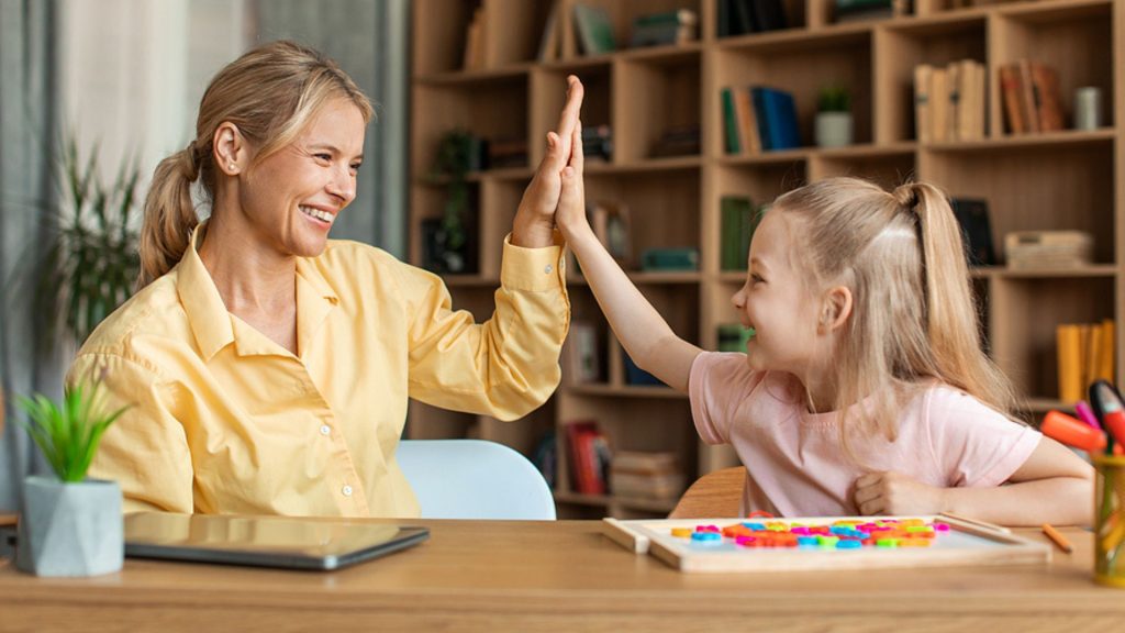 Experte warnt Eltern: „Kindern bloß kein High Five geben!”