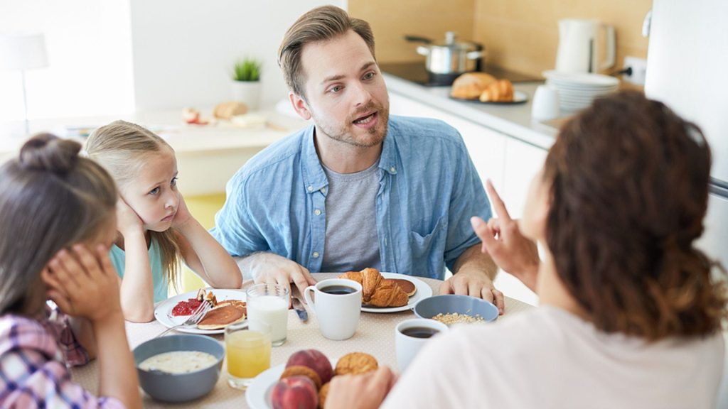 Mann findet es übertrieben, dass Vollzeit-Mama sich Lob wünscht