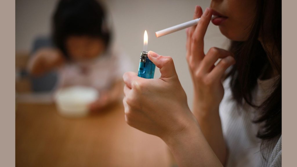 Schlechtes Vorbild: Wie es Kinder beeinflusst, wenn Eltern rauchen