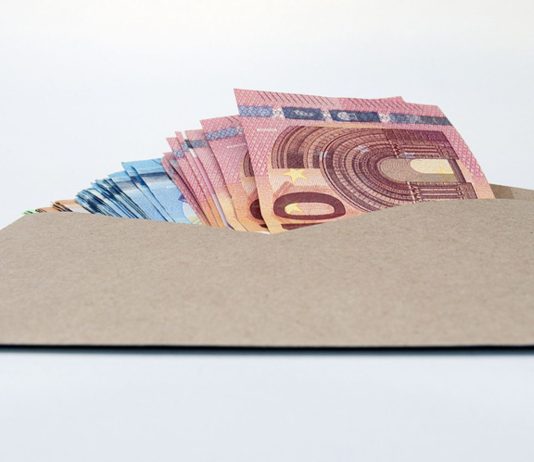 Geld in Umschlägen – ist das DER Spar-Tipp in schlechten Zeiten? Foto: Bigstock