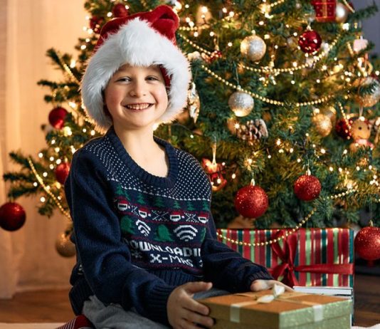 Weihnachtliche Jungennamen haben etwas Festliches an sich.