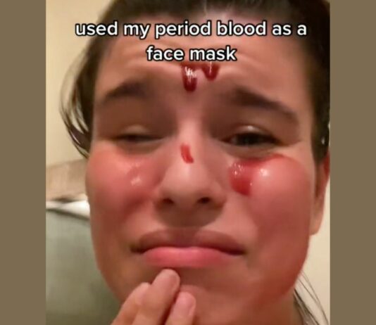 Maske aus Menstruationsblut
