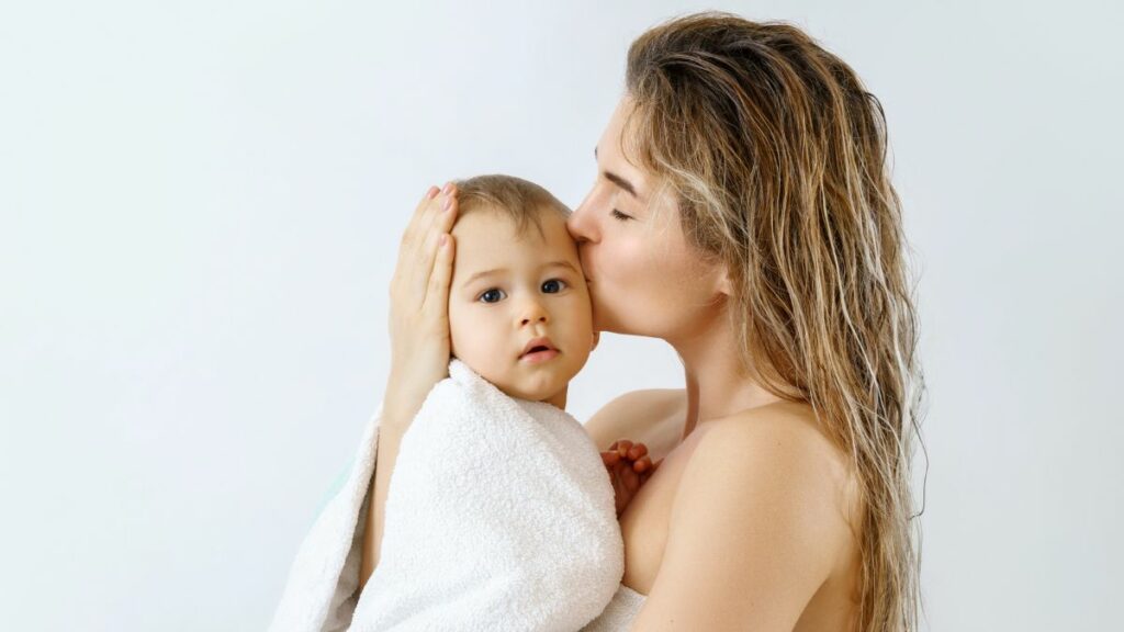 Mutter färbt Sohn die Haare – weil sie kein rothaariges Kind will?