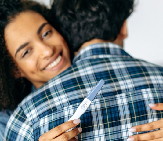 Pipi oder Spucke: Am Ende zählt beim Schwangerschaftstest vor allem das Ergebnis!