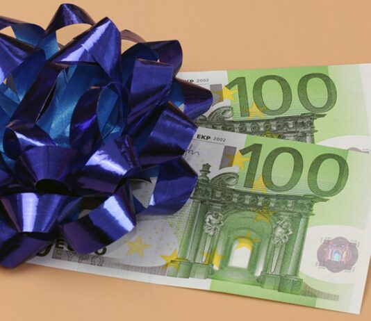 Jugendliche sollen zum 18. Geburtstag einen Gutschein im Wert von 200 Euro bekommen.