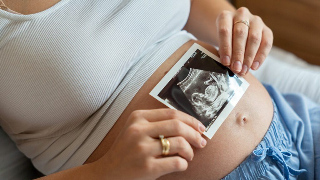 Gänsehaut-Moment ❤️: Blinde Schwangere „sieht“ Ultraschall-Bild