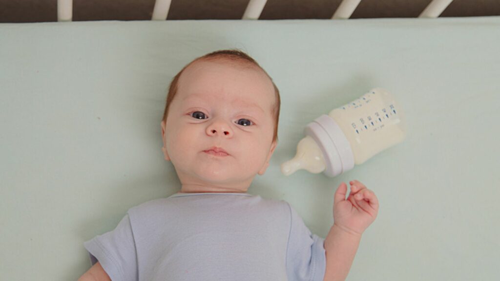 Baby droht zu verhungern! Schuld war die falsche Milch