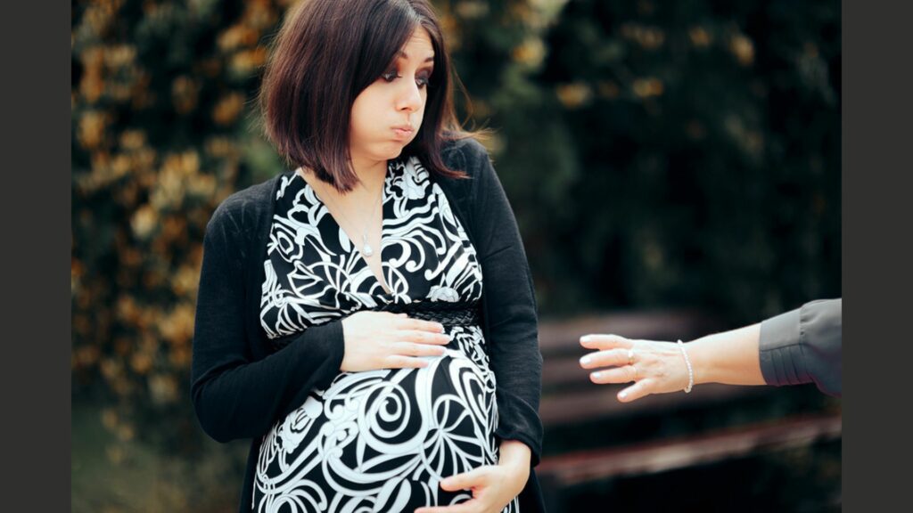 „Hilfe, meine Schwiegermutter will ständig den Babybauch küssen.”