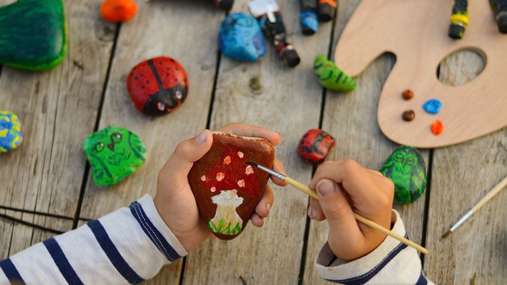 Steine bemalen mit Kindern: So klappt’s ganz leicht