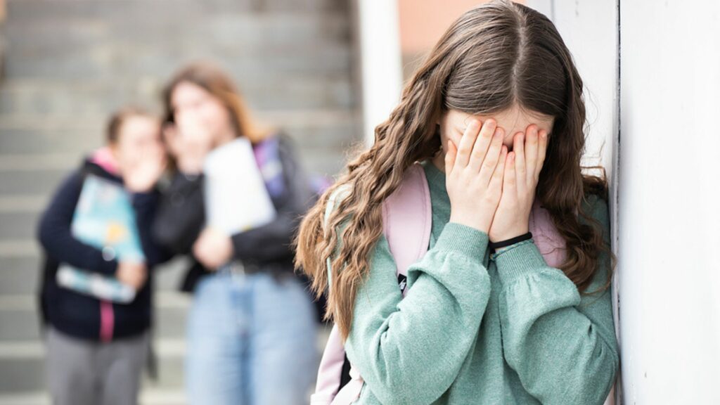 Mädchengang quält 13-Jährige: Jetzt rechtfertigt sich eine Täterin