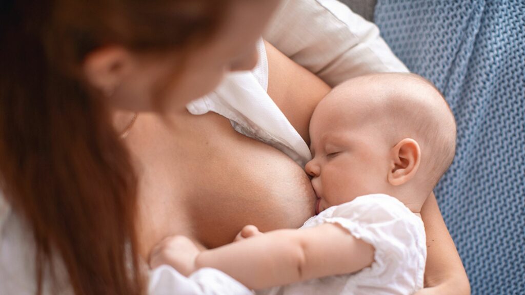 Bekki bekommt Baby per Leihmutter, trotzdem kann sie es stillen