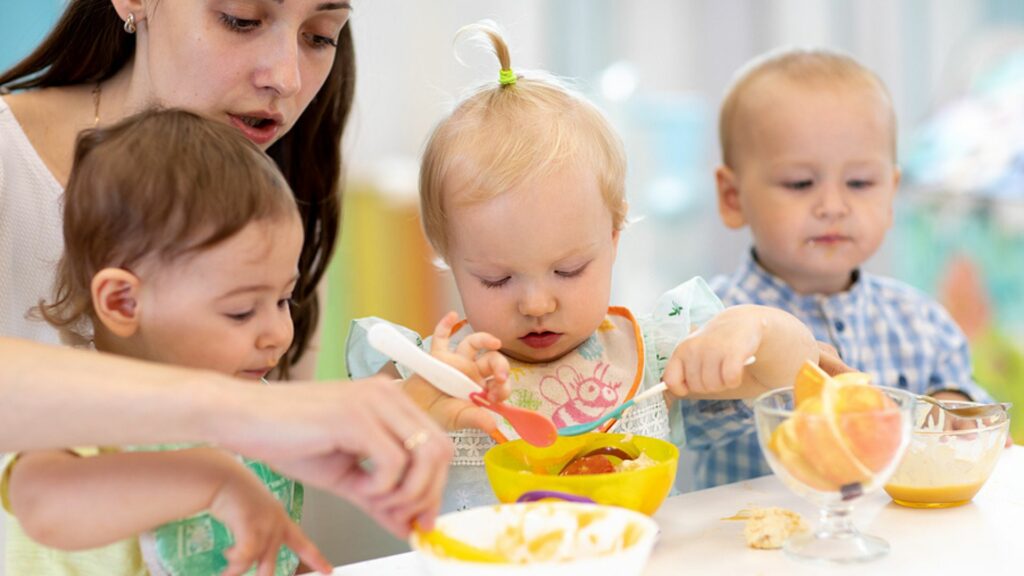 Kita: Erzieherin zwingt Kinder zum Essen, bis sie erbrechen