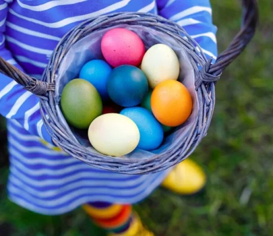 Neben der klassischen Eiersuche gibt es noch viele andere Ideen, die an Ostern Spaß machen. Foto: Bigstock