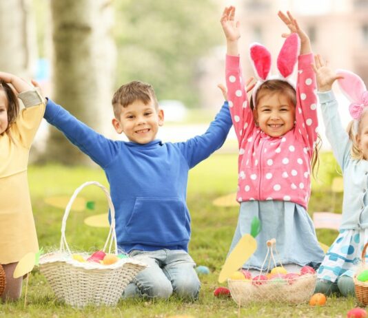 Überlegst du auch schon, wie du das Osternest für Kinder füllst? Foto: Adobe Stock.