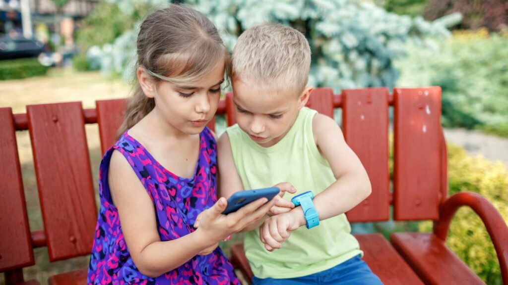 Mutter versieht Kinder mit GPS-Trackern: „Ich bin paranoid!”
