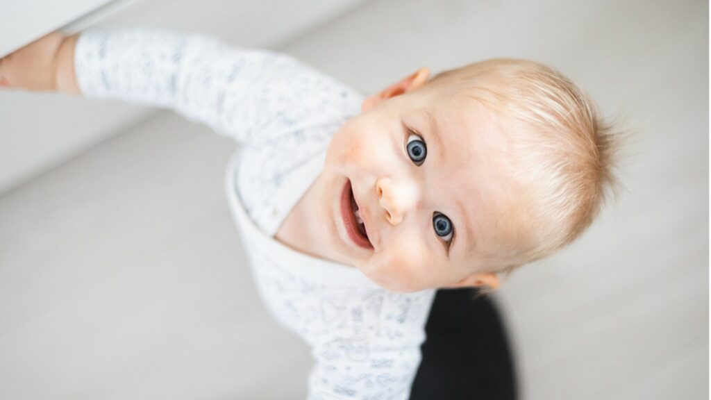 Sieh mal einer an: Männliche Babys plappern mehr!