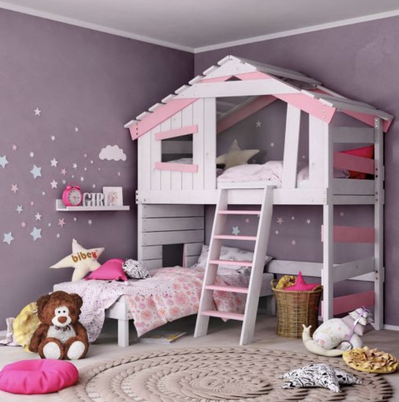 Das Bibex Hausbett mit rosa Akzenten.