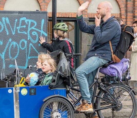 Das Lastenrad – ein gern genutztes Accessoire der Hipster-Eltern.