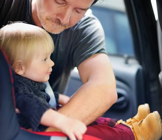 Ein Vater in Italien hat sein Kind im Auto vergessen.