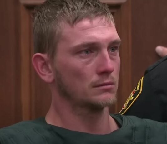 Chad Doerman kämpft vor Gericht mit den Tränen.