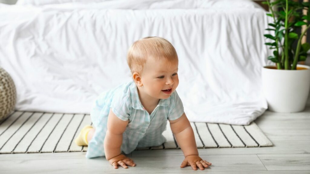 Wundersame Superkräfte: Baby scheint mit 3 Tagen zu krabbeln