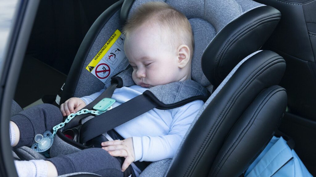Tagesmutter vergisst Baby im heißen Auto – Mutter findet es zu spät